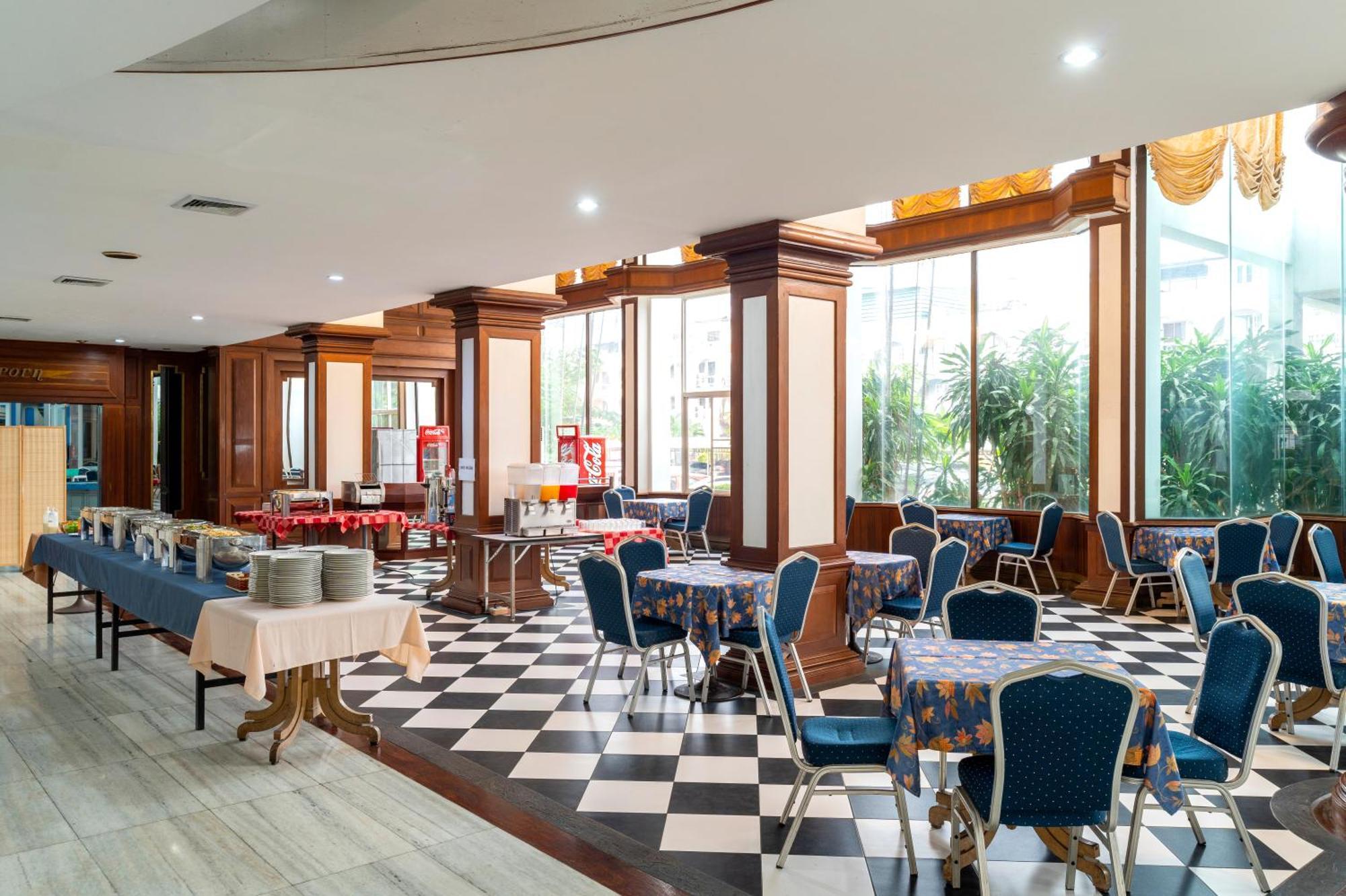 Welcome Plaza Hotel Pattaya Exterior photo
