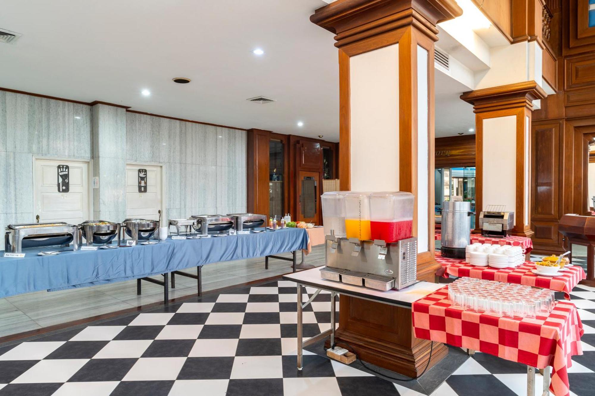 Welcome Plaza Hotel Pattaya Exterior photo