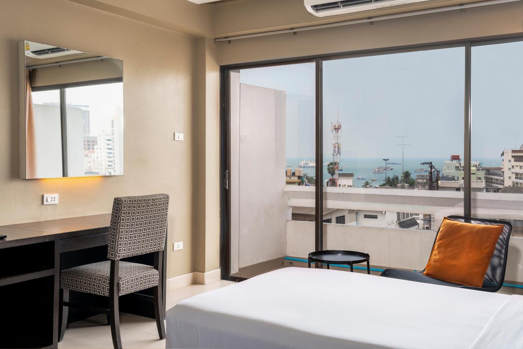 Welcome Plaza Hotel Pattaya Exterior photo